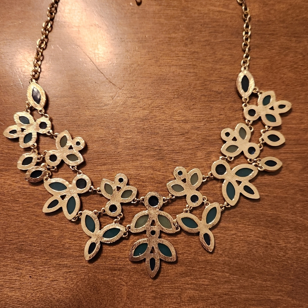 Green Facet Faux Gemstone Necklace - Picture 8 of 10